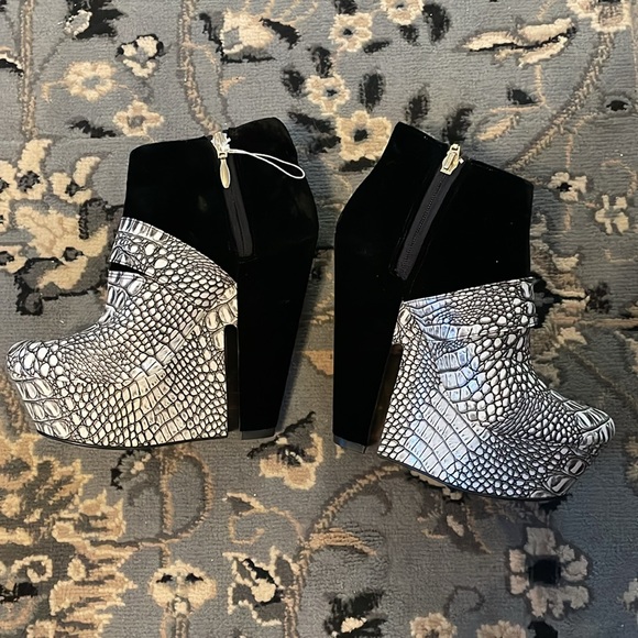 Christian Soriano platform snake booties - Picture 10 of 15